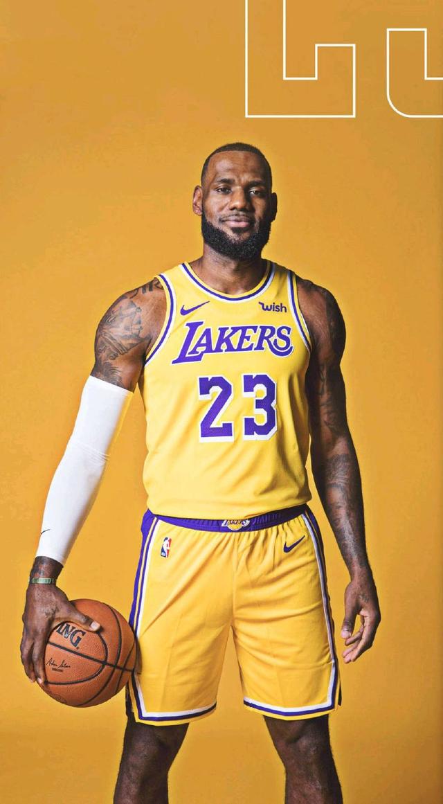 “小雪”节气将至，长春亚泰基地为天然草加盖第二层“棉被”（小雪将至，长春亚泰基地为天然草坪再盖一层“棉被”）