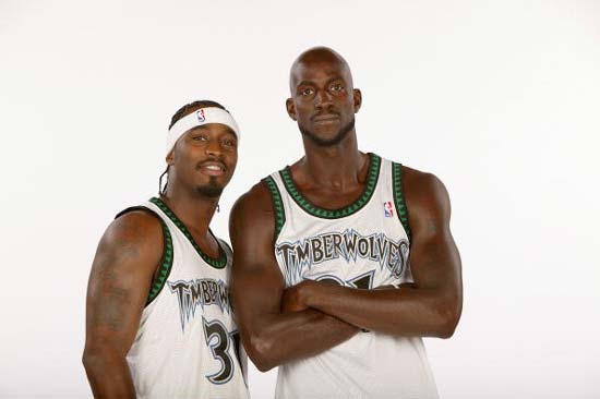 快船总裁弗兰克揽责：我为快船的糟糕战绩承担责任，没人责怪保罗（快船总裁弗兰克：球队战绩不佳由我负责，保罗不该被指责）