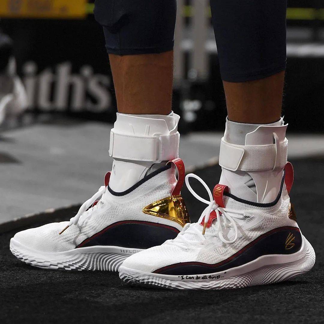 被与梅西比较？伦纳特-卡尔：我不能和他相比，他是我的偶像（被拿来和梅西对比？伦纳特-卡尔：不敢同日而语，他是我的偶像）