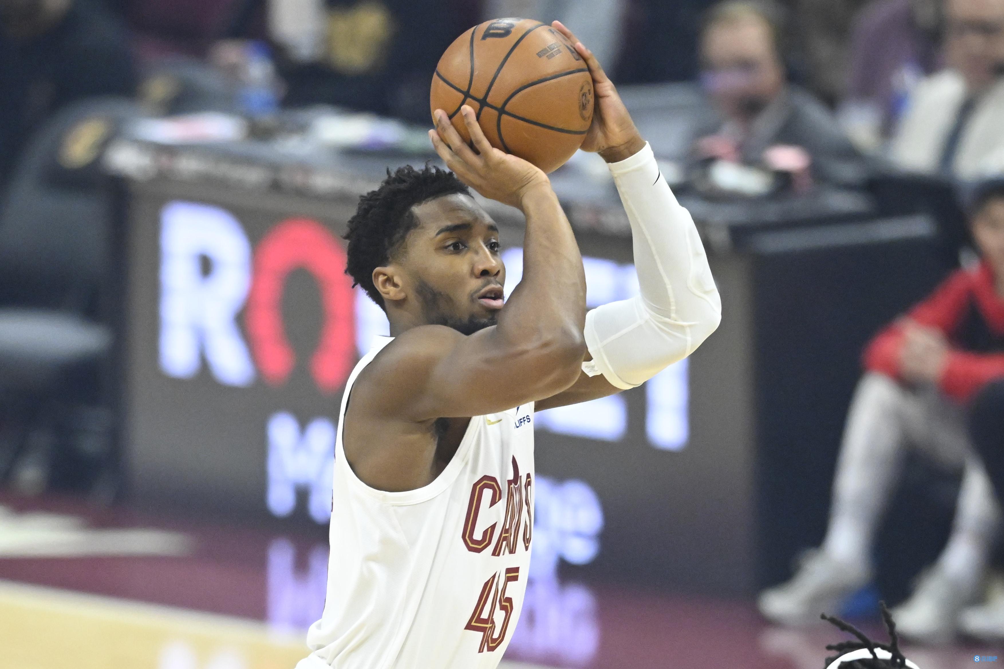 前队友：曾和马拉多纳开车出行，交警把我们拦住只为和他合影（前队友回忆：与马拉多纳同车出行，交警拦停只为合影）