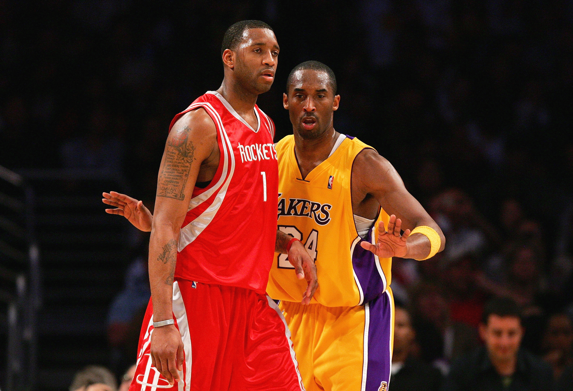 NBA：勇士主场击败灰熊 库里狂砍45分（勇士主场擒灰熊 库里轰下45分）