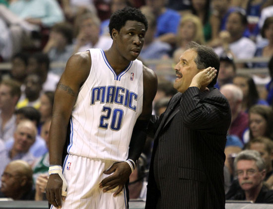 杜加利奇庆祝保级：面临压力阻碍各种问题，我们最终战胜一切（杜加利奇庆祝保级：顶住压力跨越重重难题，最终我们战胜了一切）