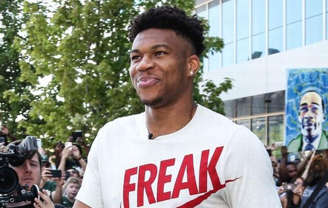 摩洛哥大名单：阿什拉夫伤缺，马兹拉维、卜拉欣-迪亚斯领衔（摩洛哥国家队名单公布：阿什拉夫因伤缺席，马兹拉维与卜拉欣-迪亚斯领军）