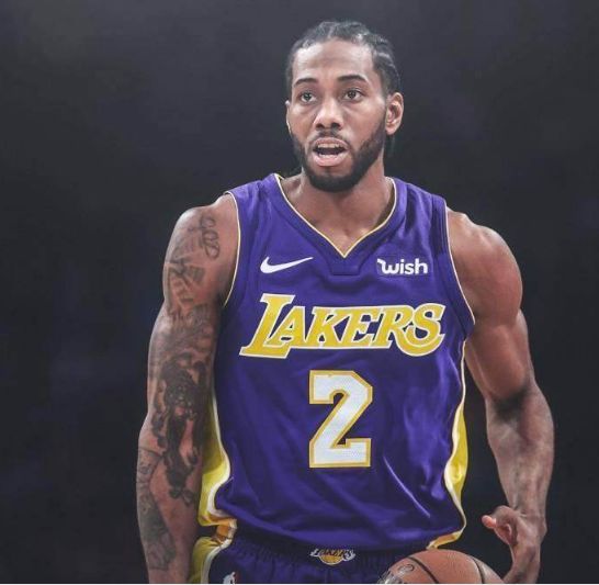 达成尤文生涯200场里程碑，洛卡特利获赠纪念球衣（洛卡特利迎来尤文生涯第200场，获赠纪念球衣）