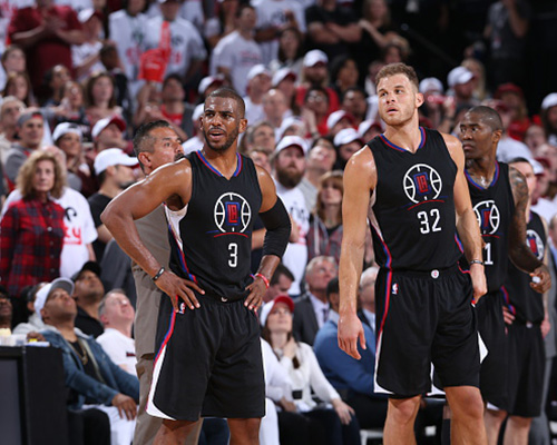 “快乐男孩”名不虚传！巴坎布门前空门不进，自己却跑进球门（巴坎布空门不进反把自己送进球门，快乐本色尽显）