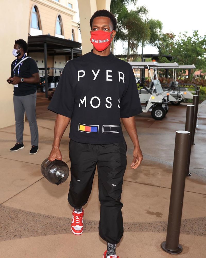 环球足球奖2025年度最佳球员候选：姆巴佩在列，巴黎8人入选（2025环球足球奖最佳球员候选出炉：姆巴佩入围，巴黎8人上榜）